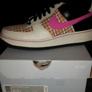 Air Force 1 . GS BRAND NEW NEVER WORN